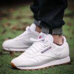 ⁦Reebok Unisex Classic Leather Shoes - حذاء ريبوك كلاسيك جلد للجنسين لون أبيض⁩ - الصورة ⁦14⁩