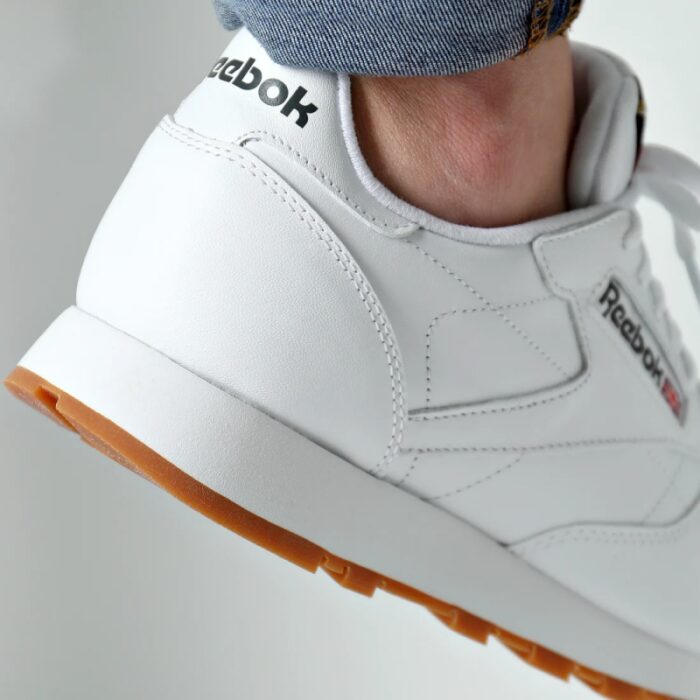 ⁦Reebok Unisex Classic Leather Shoes - حذاء ريبوك كلاسيك جلد للجنسين لون أبيض⁩ - الصورة ⁦17⁩