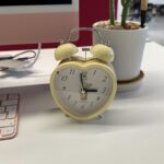 ⁦ساعة منبه كلاسيكية⁩ - الصورة ⁦2⁩