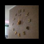 ⁦ساعة حائط اكريليك انالوج ثلاثية الأبعاد دائرية لون بني (قهوة)⁩ - الصورة ⁦4⁩