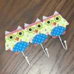 علاقة ملابس ثلاثية