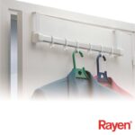 علاقة ملابس من رايان