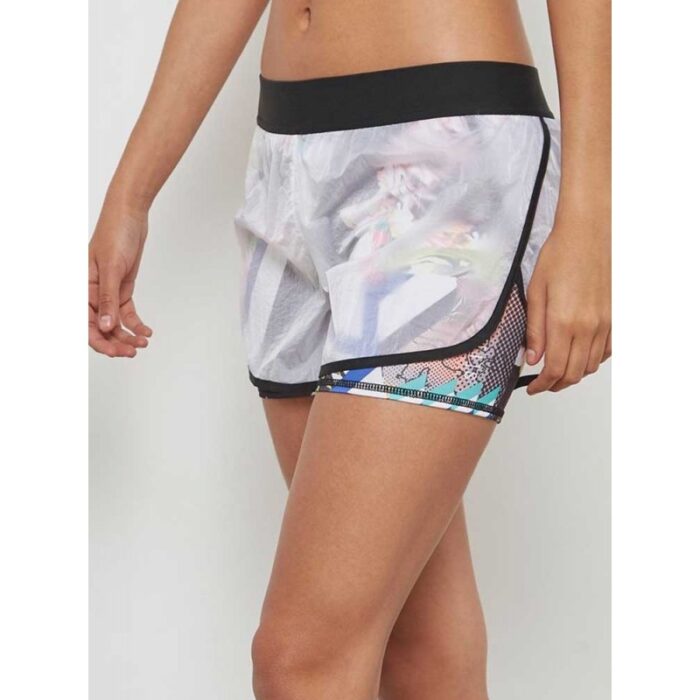 ⁦REEBOK 2 IN 1 WOVEN SHORT DIGITAL MAYHEM⁩ - الصورة ⁦5⁩