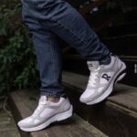 ⁦حذاء سبورت شبابي من روك موديل 990⁩ - الصورة ⁦4⁩