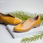 حذاء ستاتي صنـاعة محلية مريح و عملي جلد صناعي جودة عالية لون عسلي