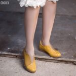 ⁦حذاء ستاتي صنـاعة محلية مريح و عملي جلد صناعي جودة عالية لون عسلي⁩ - الصورة ⁦2⁩