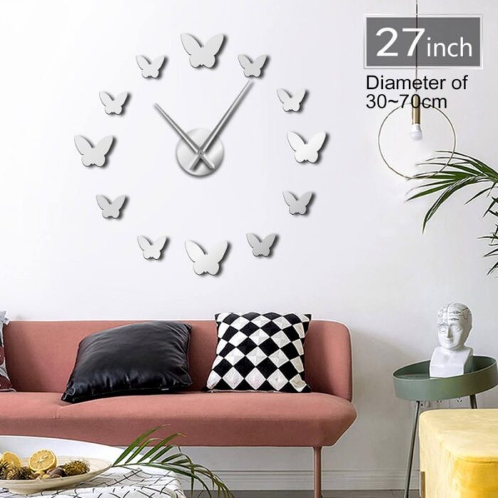 1024560_67da3e2656cd5 ساعة حائط لزقات لون فضي شكل فراشة - الصورة 1