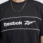 ⁦تيشيرت ريبوك كلاسيك لينر للرجال لون أسود - Reebok Men's Classics Linear T-Shirt- Black⁩ - الصورة ⁦4⁩