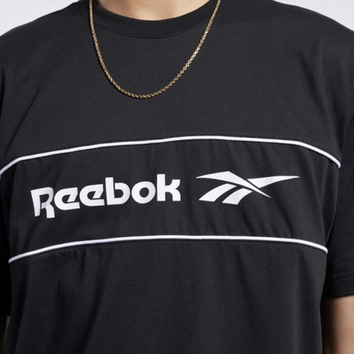 ⁦تيشيرت ريبوك كلاسيك لينر للرجال لون أسود - Reebok Men's Classics Linear T-Shirt- Black⁩ - الصورة ⁦4⁩