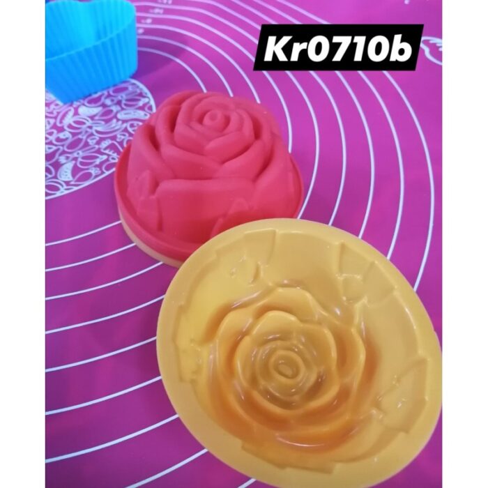 1028084_67db38fed462f كب كيك سليكون وردة 6 قطع - حسب اللون المتوفر في المخازن - الصورة 1