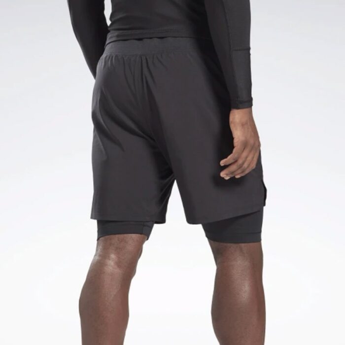 ⁦Reebok Mens' Epic Two-in-One Short - شورت ريبوك ايبك تو ان ون للرجال لون أسود⁩ - الصورة ⁦3⁩