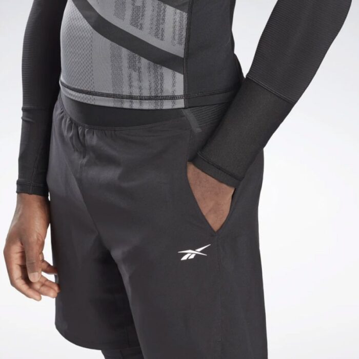 ⁦Reebok Mens' Epic Two-in-One Short - شورت ريبوك ايبك تو ان ون للرجال لون أسود⁩ - الصورة ⁦4⁩