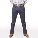 ⁦Wrangler Regular FIT Straight jeans بنطلون جينز جورج ستريت بقصة كاوبوي الاصلية من رانجلر للرجال لون أزرق⁩ - الصورة ⁦2⁩