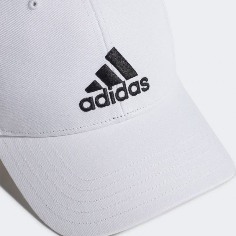 ⁦adidas Unisex COTTON BASEBALL Cap - White  - طاقية اديداس بيسبول قطنية للجنسين لون أبيض⁩ - الصورة ⁦1⁩