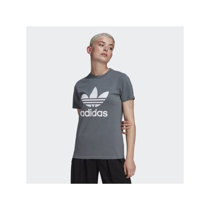 ⁦adidas Women's Classics Trefoil T-Shirt - تيشيرت اديداس كلاسيك تريفول للنساء لون رمادي⁩ - الصورة ⁦2⁩