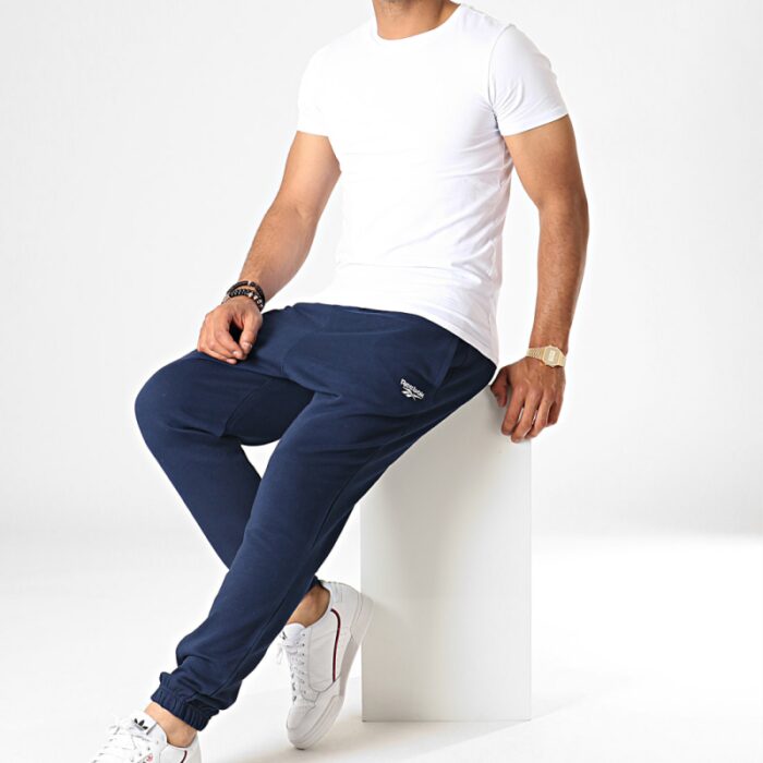 ⁦Reebok Mens' Classics Jogging- بنطلون ريبوك كلاسيك جوغرز للرجال لون أزرق⁩ - الصورة ⁦7⁩