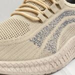 ⁦حذاء سبورت شبابي لون بيج⁩ - الصورة ⁦3⁩