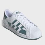 ⁦adidas Originals Superstar Shoes - حذاء اديداس سوبرستار للرجال لون أبيض⁩ - الصورة ⁦3⁩