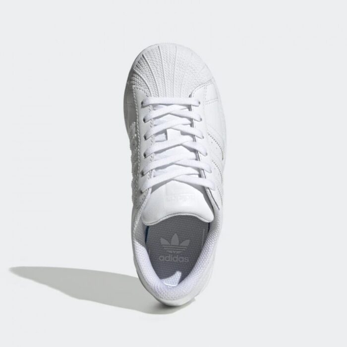 ⁦adidas Kids' Superstar Shoes - White⁩ - الصورة ⁦2⁩