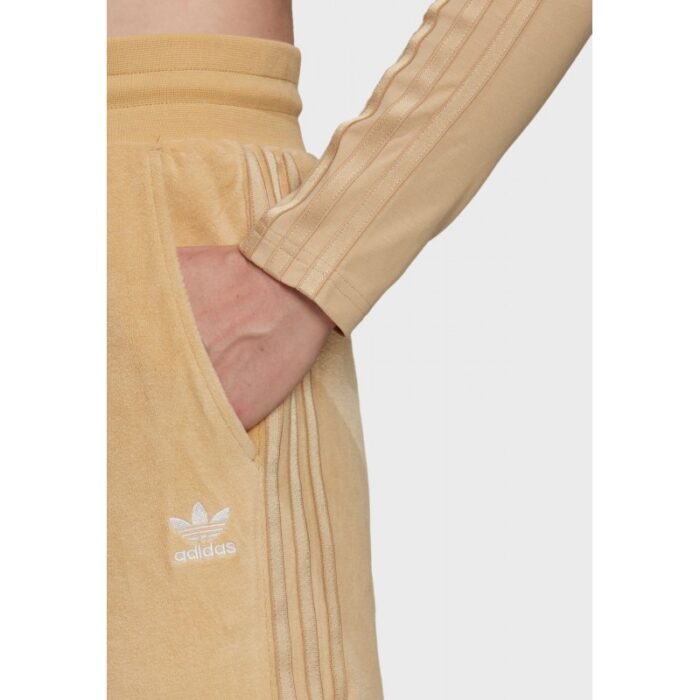 10300203_67db0520e9649 adidas Womens' Slim Joggers - Beige- بنطلون اديداس سليم للنساء لون بيج - الصورة 1