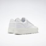 ⁦Reebok Women's Club C Double Geo Shoes- حذاء ريبوك كلو سي دبل جيو للنساء لون أبيض⁩ - الصورة ⁦4⁩