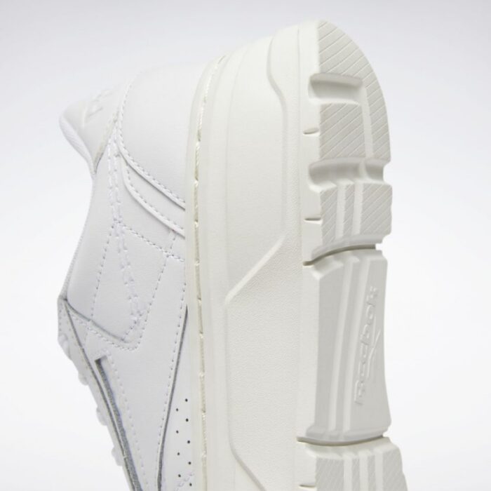 ⁦Reebok Women's Club C Double Geo Shoes- حذاء ريبوك كلو سي دبل جيو للنساء لون أبيض⁩ - الصورة ⁦7⁩