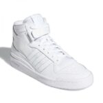 حذاء فورم ميد من اديداس للرجال حذاء رياضي بكاحل متوسط الارتفاع لون أبيض adidas FORUM MID Shoes