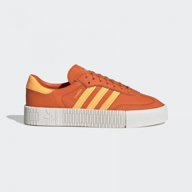 ⁦adidas Womens' SAMBAROSE Shoes - Orange- حذاء اديداس سامبا روز للنساء لون برتقالي ونعل أبيض⁩ - الصورة ⁦1⁩