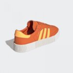 ⁦adidas Womens' SAMBAROSE Shoes - Orange- حذاء اديداس سامبا روز للنساء لون برتقالي ونعل أبيض⁩ - الصورة ⁦4⁩