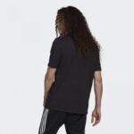 ⁦بلوزه وتيشيرت نص كم بشعار الماركة من اديداس للجنسين لون أسود Adidas Adicolor Classics Trefoil Tee T-Shirts⁩ - الصورة ⁦2⁩