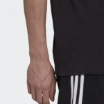 ⁦بلوزه وتيشيرت نص كم بشعار الماركة من اديداس للجنسين لون أسود Adidas Adicolor Classics Trefoil Tee T-Shirts⁩ - الصورة ⁦5⁩