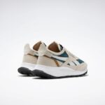 ⁦حذاء ريبوك كلاسيد ليذر ليجانسي لون بيج- Reebok Classic Leather Legacy Shoes⁩ - الصورة ⁦3⁩