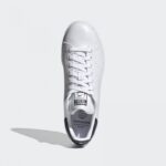 ⁦حذاء رياضي ستان سميث من أديداس لون أبيض للرجال ADIDAS STAN SMITH SHOES⁩ - الصورة ⁦2⁩