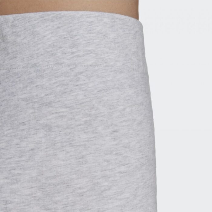 ⁦adidas Women's Logo Play Short Tights - Grey- شورت اديداس لوجو بلي للنساء لون رمدي⁩ - الصورة ⁦6⁩