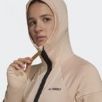 ⁦adidas Womens' Terrex Tech Ed Fleece - Black- جاكيت اديداس تريكس للنساء لون اسود وبيج⁩ - الصورة ⁦7⁩
