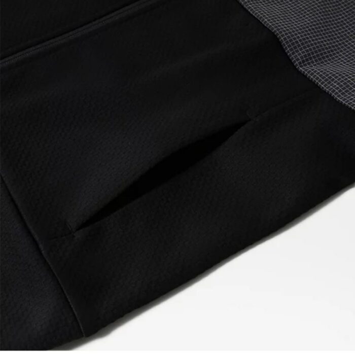 ⁦The North Face Men's Mountain Athletics Overlay Jacket -  جاكيت ذا نورث فيس مونتين اثليتيك اوفرلي للرجال لون أسود ورمادي⁩ - الصورة ⁦5⁩