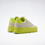 ⁦حذاء ريبوك كلوب سي دبل جيو للنساء لون طحيني وأصفر - Reebok Women's Club C Double GEO Shoes⁩ - الصورة ⁦4⁩