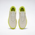 ⁦حذاء ريبوك كلوب سي دبل جيو للنساء لون طحيني وأصفر - Reebok Women's Club C Double GEO Shoes⁩ - الصورة ⁦6⁩