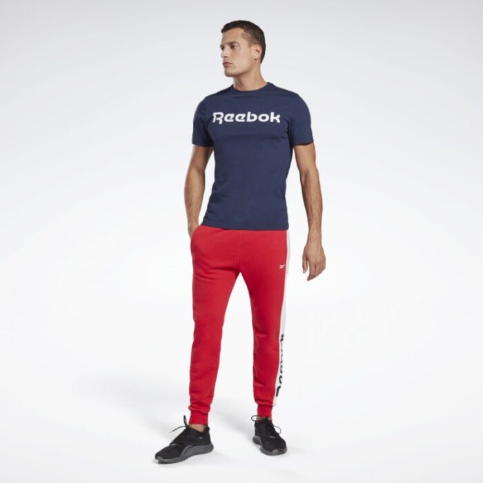 ⁦تيشيرت ريبوك جي اس لينر ريد للرجال لون كحلي - Reebok Men's GS Linear Read T-Shirt- Navy⁩ - الصورة ⁦2⁩