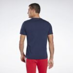 ⁦تيشيرت ريبوك جي اس لينر ريد للرجال لون كحلي - Reebok Men's GS Linear Read T-Shirt- Navy⁩ - الصورة ⁦3⁩