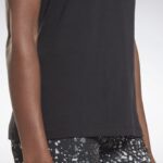 ⁦تيشيرت ريبوك اسينشيال جرافيك للنساء لون أسود - Reebok Women's Training Essential Graphic T-Shirt - Black⁩ - الصورة ⁦5⁩