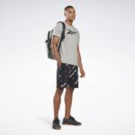 ⁦Reebok Mens' Graphic Series Vector Tee Grey- تيشيرت ريبوك جرافيك سيريس فيكتور للرجال لون رمادي⁩ - الصورة ⁦2⁩