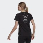 ⁦تيشيرت مع شعار الماركة نص كم من اديداس بلوزه رياضية للنساء لون أسود Adidas Signature Women T-shirt TEE⁩ - الصورة ⁦3⁩