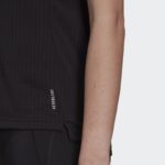 ⁦تيشيرت مع شعار الماركة نص كم من اديداس بلوزه رياضية للنساء لون أسود Adidas Signature Women T-shirt TEE⁩ - الصورة ⁦5⁩