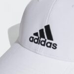 ⁦adidas Unisex Lightweight Embroidered Baseball Cap- طاقية اديداس لايت وييت للجنسين لون أبيض⁩ - الصورة ⁦4⁩