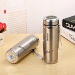 ⁦مطرة ستانلس ستيل مع غطاء لون فضي سعة 360 مل⁩ - الصورة ⁦2⁩