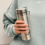 ⁦مطرة ستانلس ستيل مع غطاء لون فضي سعة 360 مل⁩ - الصورة ⁦8⁩