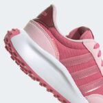 ⁦adidas Kids' x RUN 70S K Shoes - Pink - حذاء اديداس اكس رن 70 اس كيه للأطفال لون زهري⁩ - الصورة ⁦9⁩