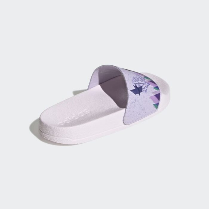 ⁦adidas x Disney Frozen Adilette Shower Slides⁩ - الصورة ⁦9⁩