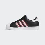 ⁦adidas Unisex Superstar Shoes - حذاء اديداس سوبر ستار للجنسين لون أسود⁩ - الصورة ⁦6⁩